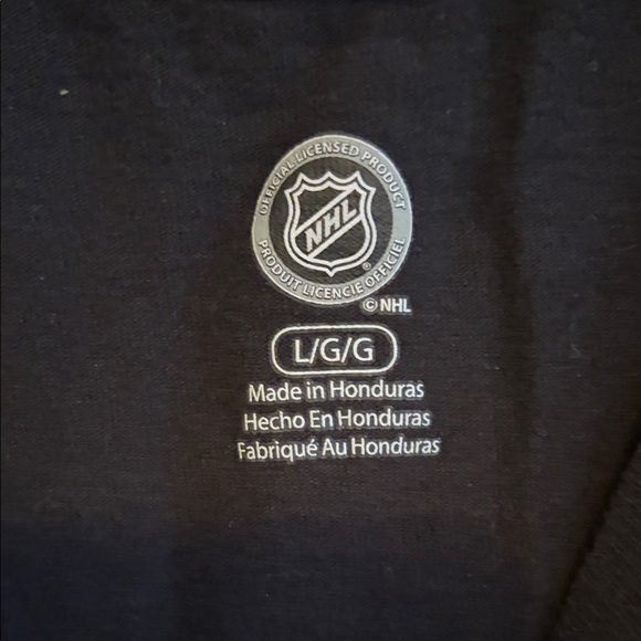 NHL Blackhawks Black and Red Tee - Picture 5 of 7